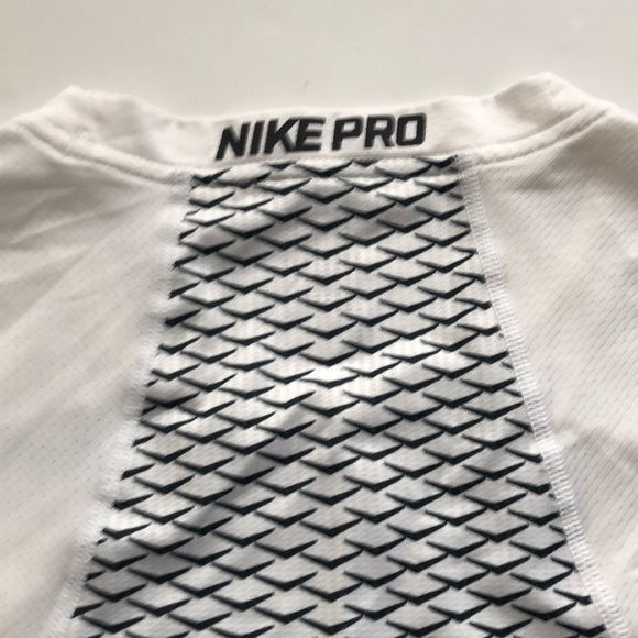 Nike Pro Shirt (men’s) - Picture 6 of 7